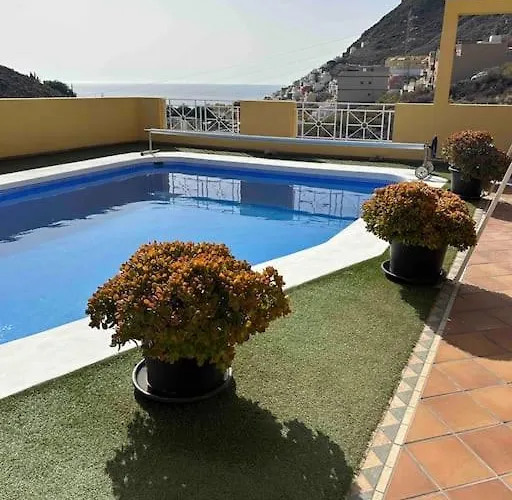 En Con Piscina Privada アパート