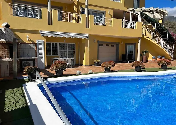 En Con Piscina Privada アパート *
