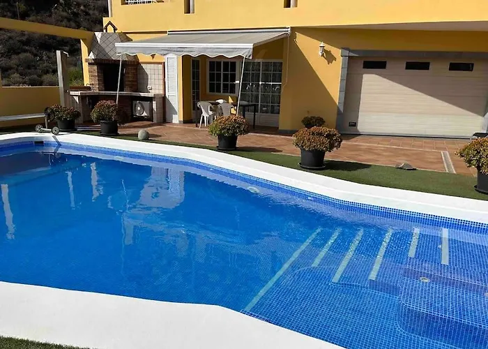 En Con Piscina Privada アパート