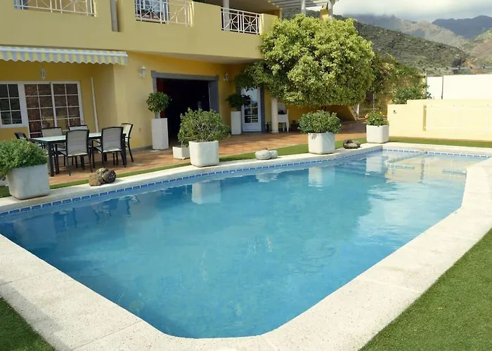 En Con Piscina Privada アパート